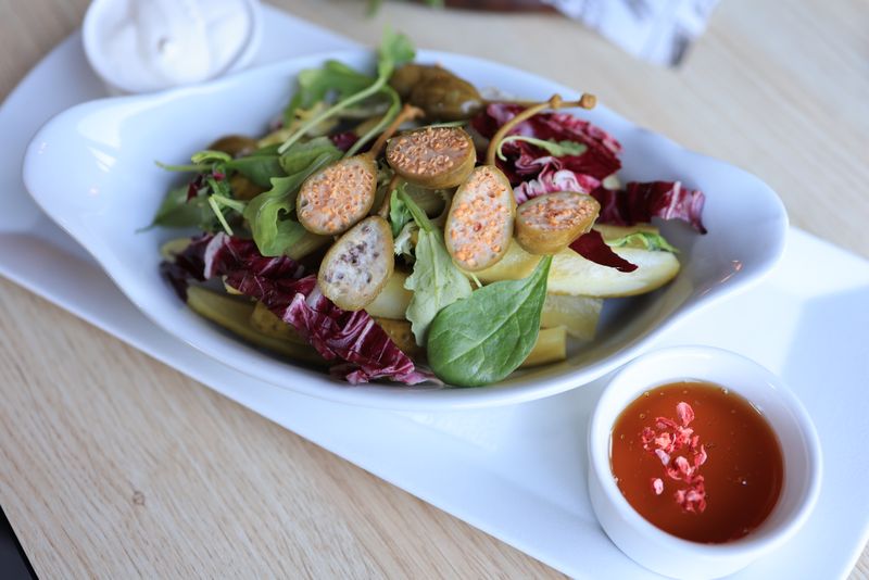 Garden salad with fresh vegetables and vinaigrette